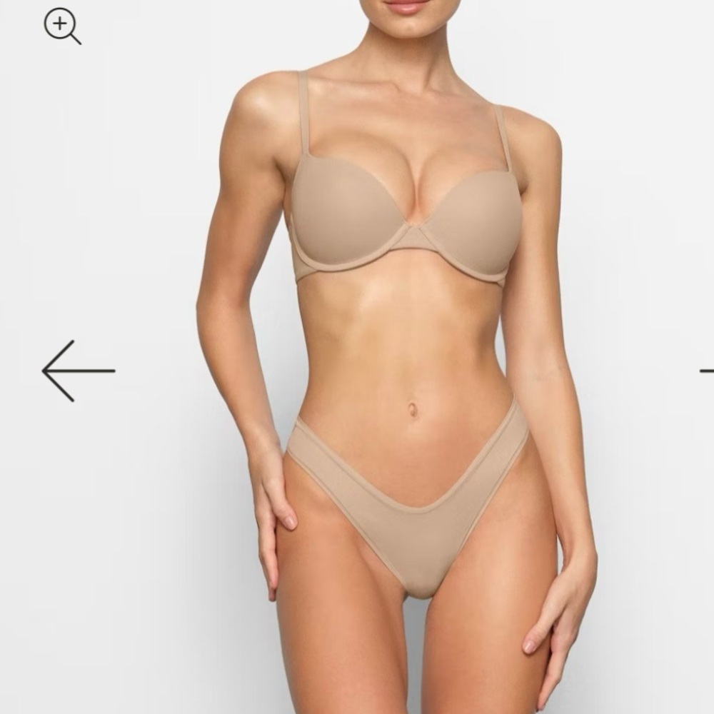 NWT Skims Fit everybody 
T-SHIRT BRA. 32D. SIENNA.